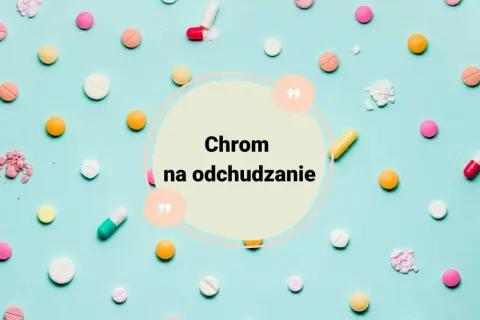 Kolorowe tabletki i kapsułki rozsypane na turkusowym tle. W centrum okrąg z napisem "Chrom na odchudzanie".