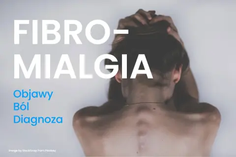Fibromialgia: co to za choroba? Obraz przedstawia kobietę z rękami we włosach, symbolizującą ból i cierpienie.
